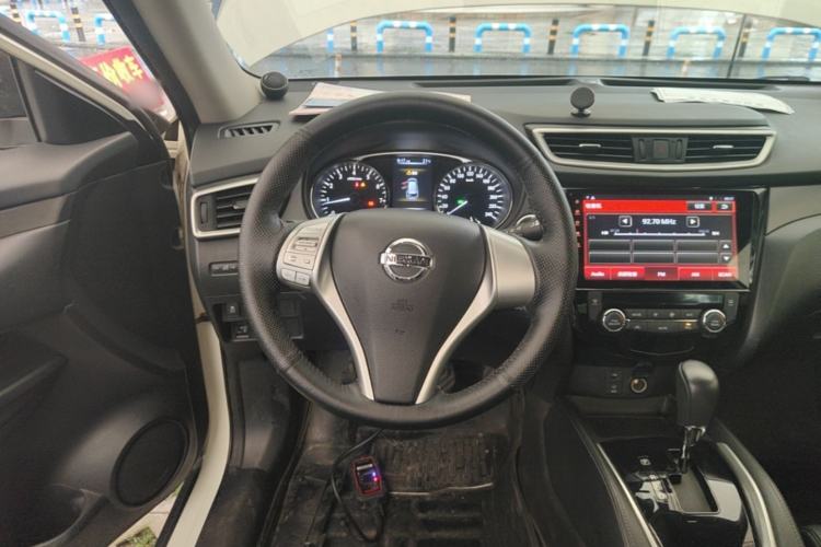 Used Nissan X-Trail 2015 2.0L CVT Comfort MAX Edition 2WD Steering Wheel