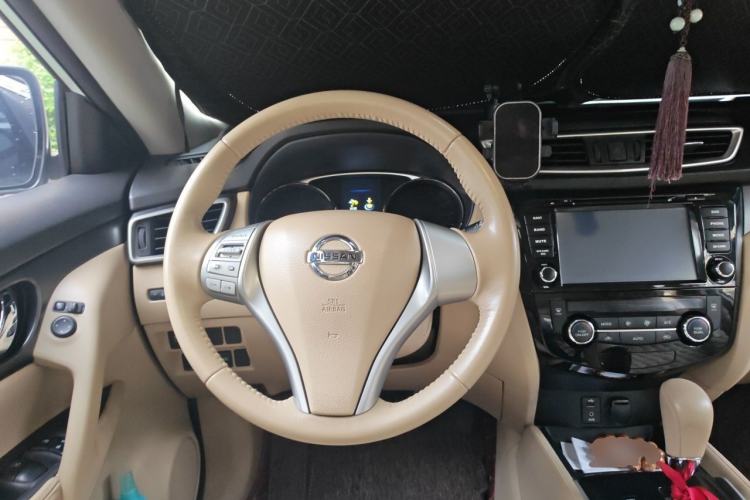 Used Nissan X-Trail 2015 2.0L CVT Comfort MAX Edition 2WD Steering Wheel