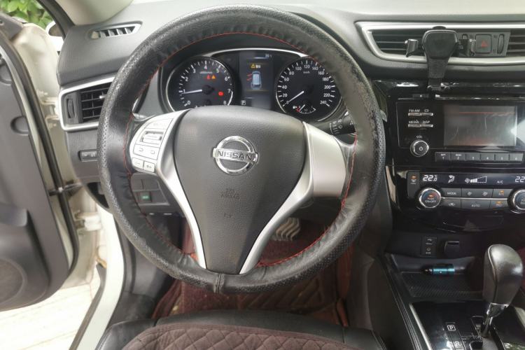 Used Nissan X-Trail 2015 2.0L CVT Comfort MAX Edition 2WD Steering Wheel