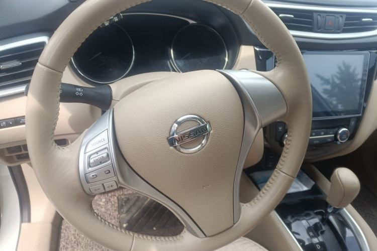 Used Nissan X-Trail 2015 2.0L CVT Comfort MAX Edition 2WD Steering Wheel