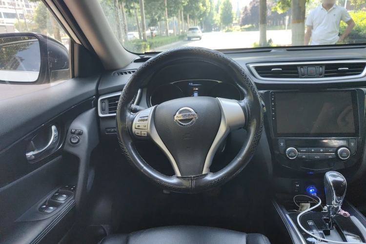 Used Nissan X-Trail 2015 2.0L CVT Comfort MAX Edition 2WD Steering Wheel