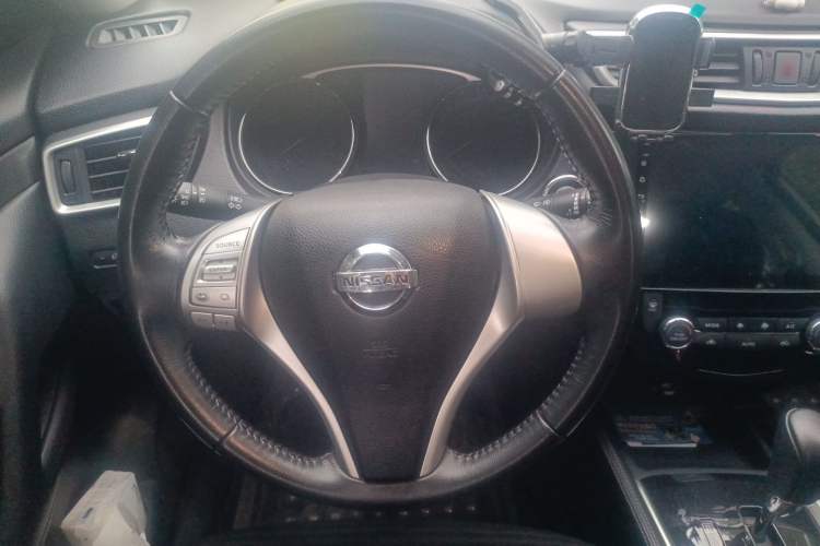 Used Nissan X-Trail 2015 2.0L CVT Comfort MAX Edition 2WD Steering Wheel