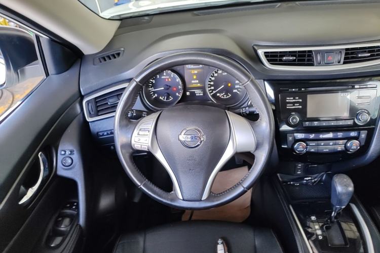 Used Nissan X-Trail 2015 2.0L CVT Comfort MAX Edition 2WD Steering Wheel