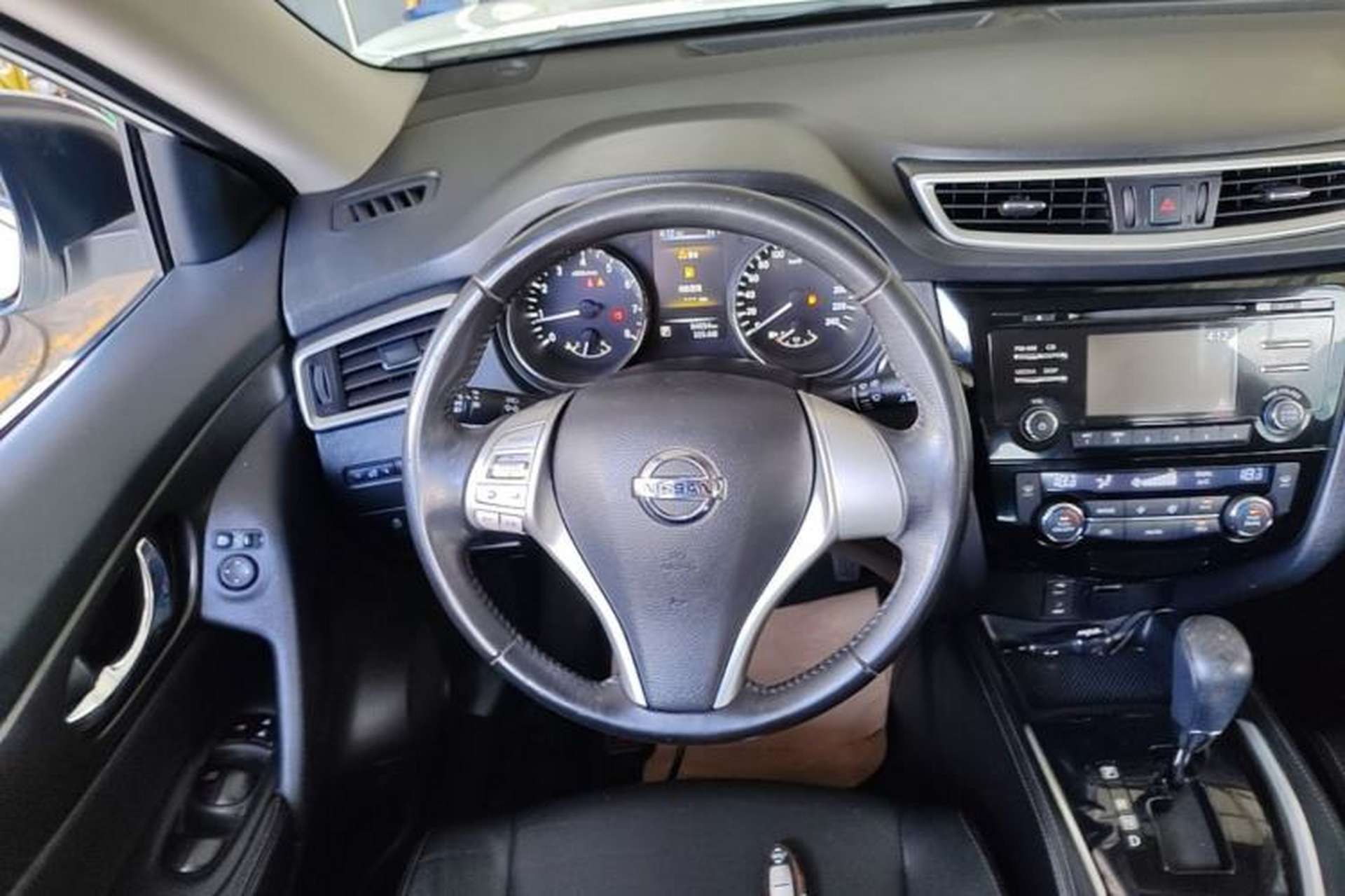 Used Nissan X-Trail 2015 2.0L CVT Comfort MAX Edition 2WD Steering Wheel