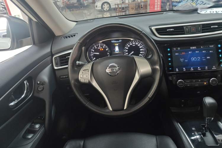 Used Nissan X-Trail 2015 2.0L CVT Comfort MAX Edition 2WD Steering Wheel