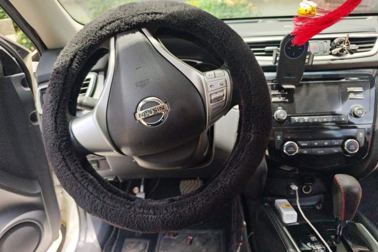Used Nissan X-Trail 2015 2.0L CVT Comfort MAX Edition 2WD Steering Wheel