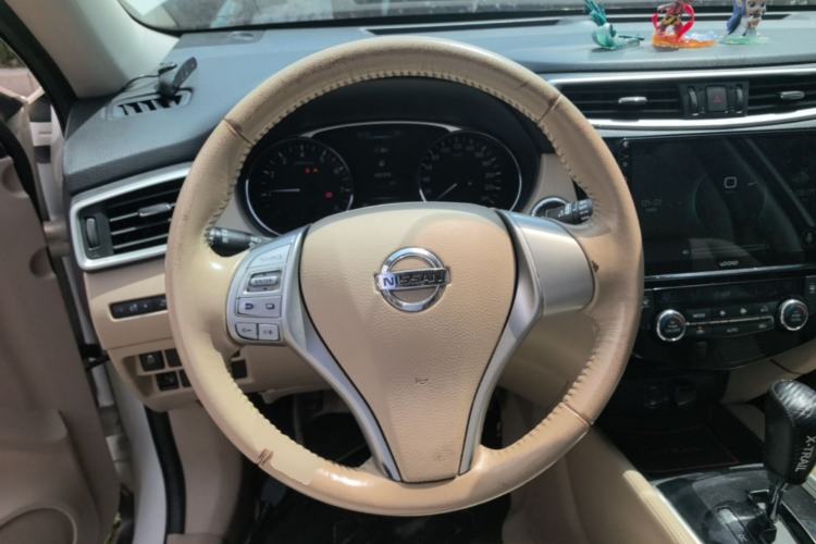 Used Nissan X-Trail 2015 2.0L CVT Comfort MAX Edition 2WD Steering Wheel