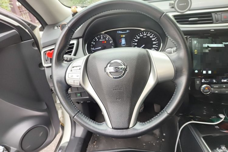 Used Nissan X-Trail 2015 2.0L CVT Comfort MAX Edition 2WD Steering Wheel