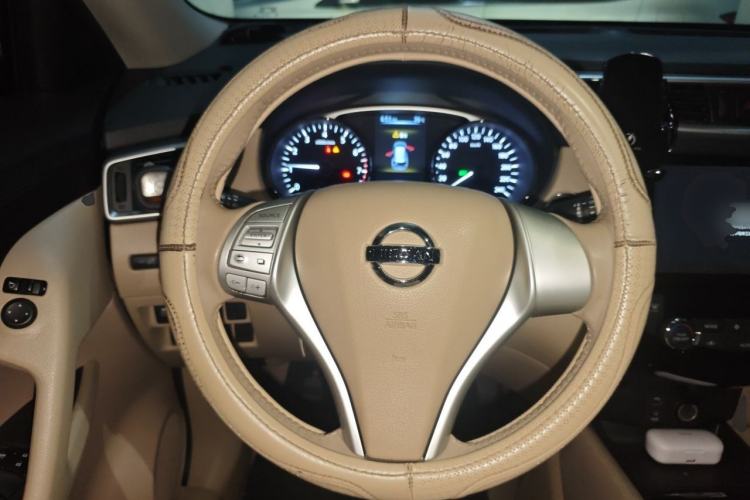 Used Nissan X-Trail 2015 2.0L CVT Comfort MAX Edition 2WD Steering Wheel
