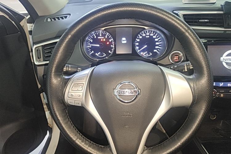 Used Nissan X-Trail 2015 2.0L CVT Comfort MAX Edition 2WD Steering Wheel