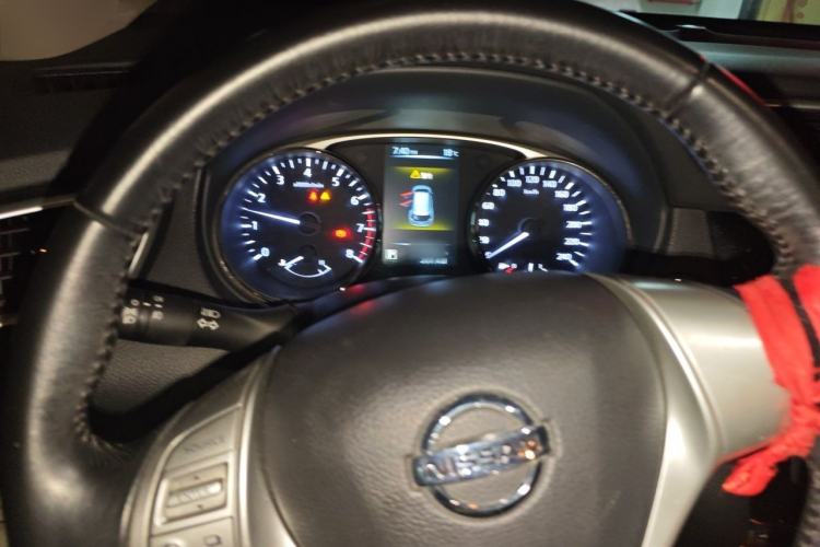 Used Nissan X-Trail 2015 2.0L CVT Comfort MAX Edition 2WD Steering Wheel