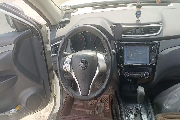 Used Nissan X-Trail 2015 2.0L CVT Comfort MAX Edition 2WD Steering Wheel
