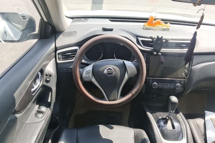 Used Nissan X-Trail 2015 2.0L CVT Comfort MAX Edition 2WD Steering Wheel