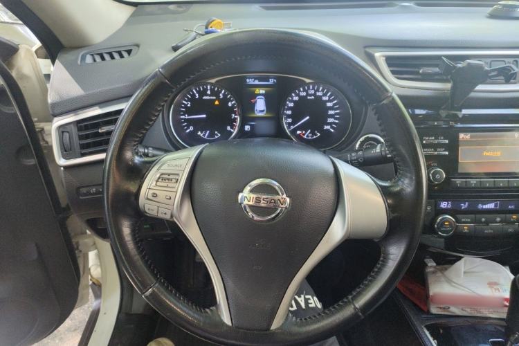 Used Nissan X-Trail 2015 2.0L CVT Comfort MAX Edition 2WD Steering Wheel
