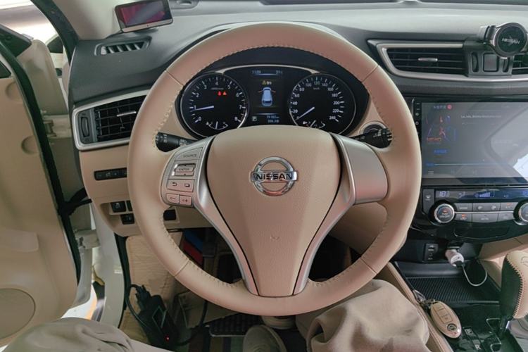 Used Nissan X-Trail 2015 2.0L CVT Comfort MAX Edition 2WD Steering Wheel