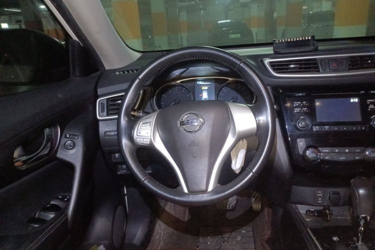 Used Nissan X-Trail 2015 2.0L CVT Comfort MAX Edition 2WD Steering Wheel