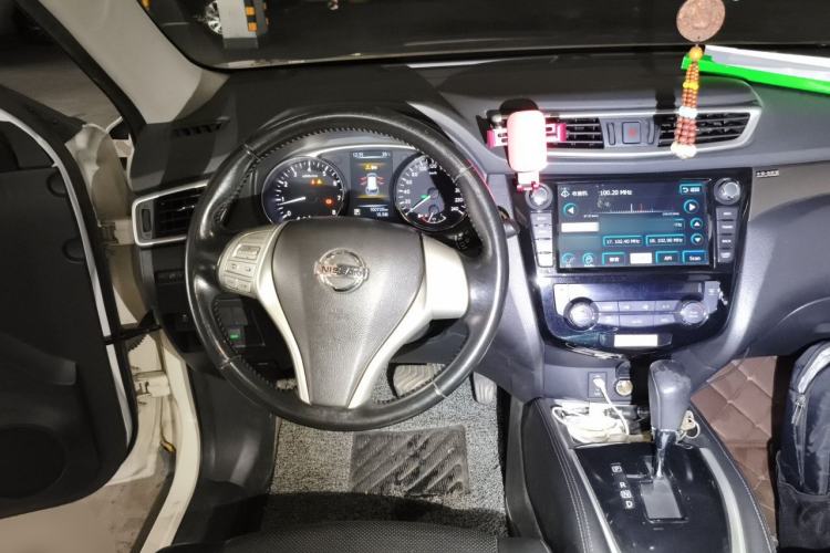 Used Nissan X-Trail 2015 2.0L CVT Comfort MAX Edition 2WD Steering Wheel