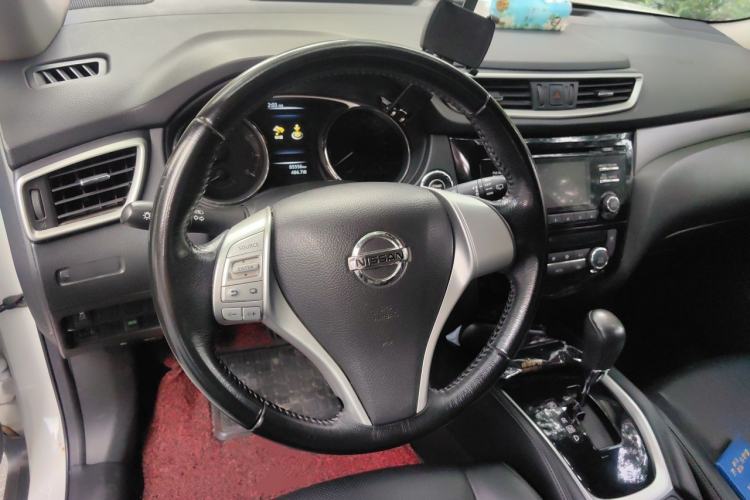 Used Nissan X-Trail 2015 2.0L CVT Comfort MAX Edition 2WD Steering Wheel