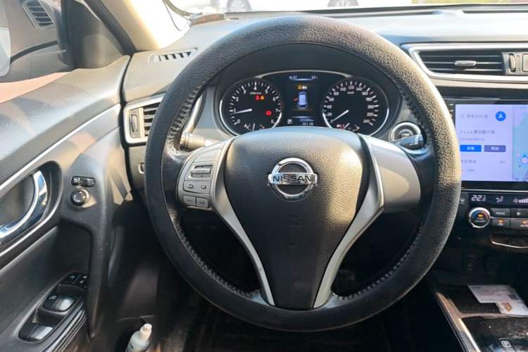 Used Nissan X-Trail 2015 2.0L CVT Comfort MAX Edition 2WD Steering Wheel