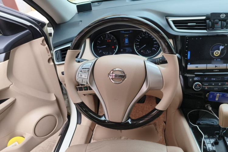 Used Nissan X-Trail 2015 2.0L CVT Comfort MAX Edition 2WD Steering Wheel