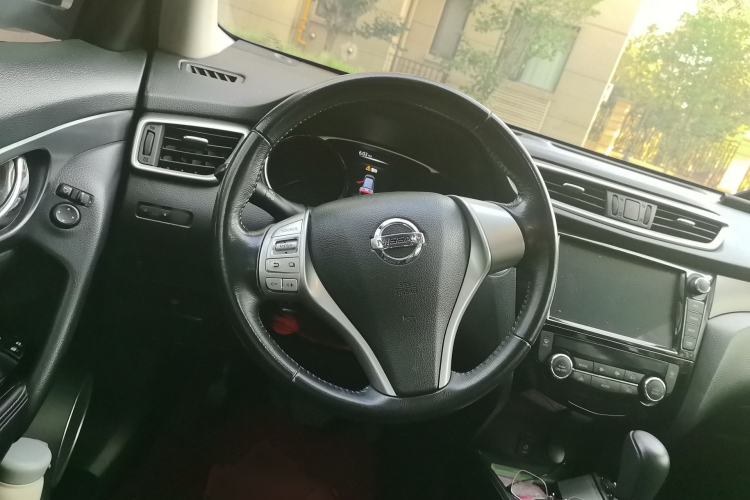Used Nissan X-Trail 2015 2.0L CVT Comfort MAX Edition 2WD Steering Wheel