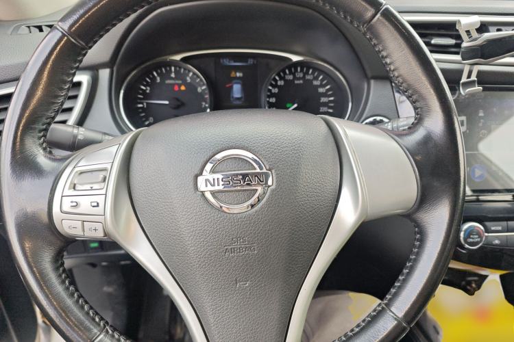 Used Nissan X-Trail 2015 2.0L CVT Comfort MAX Edition 2WD Steering Wheel