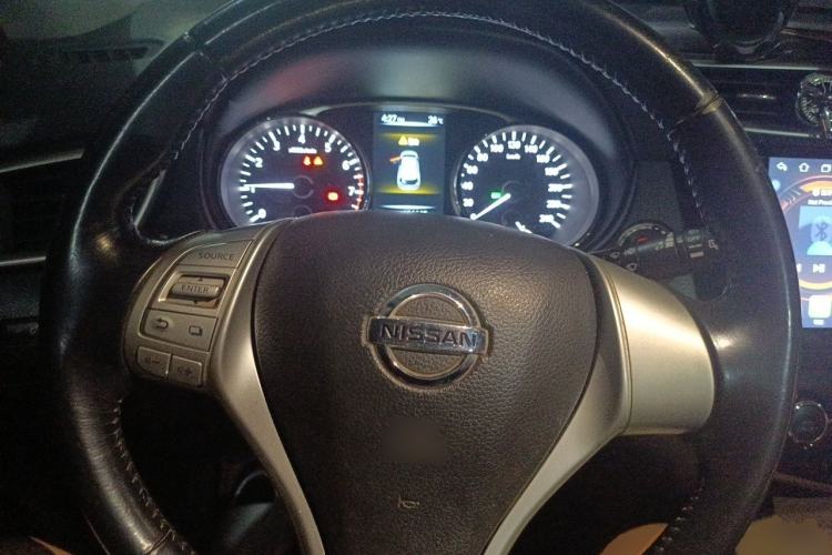 Used Nissan X-Trail 2015 2.0L CVT Comfort MAX Edition 2WD Steering Wheel
