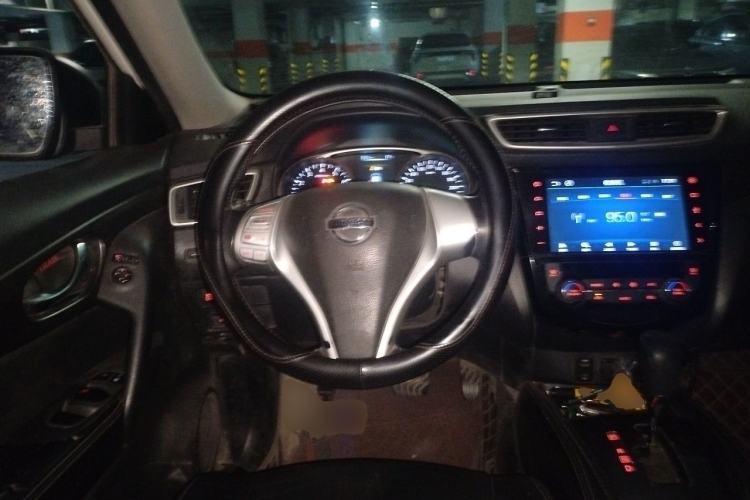 Used Nissan X-Trail 2015 2.0L CVT Comfort MAX Edition 2WD Steering Wheel