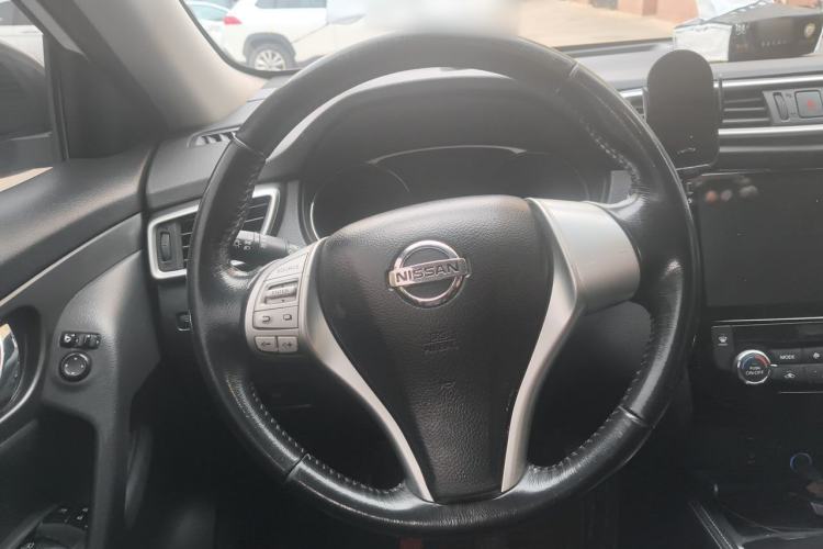 Used Nissan X-Trail 2015 2.0L CVT Comfort MAX Edition 2WD Steering Wheel