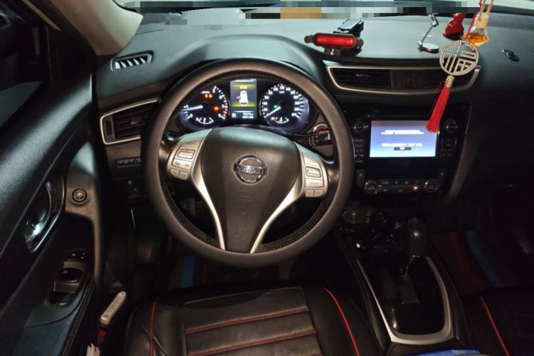 Used Nissan X-Trail 2015 2.0L CVT Comfort MAX Edition 2WD Steering Wheel