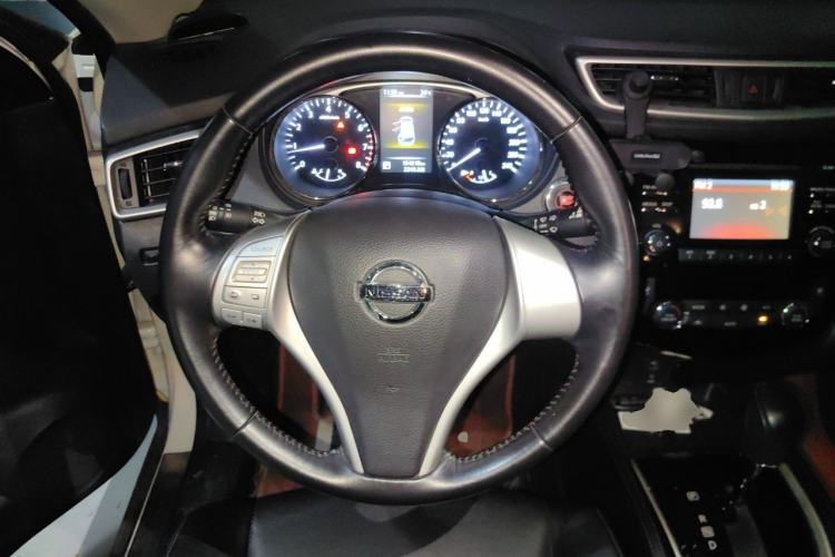 Used Nissan X-Trail 2015 2.0L CVT Comfort MAX Edition 2WD Steering Wheel