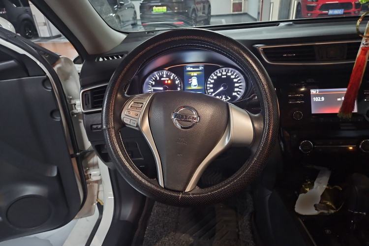 Used Nissan X-Trail 2015 2.0L CVT Comfort MAX Edition 2WD Steering Wheel