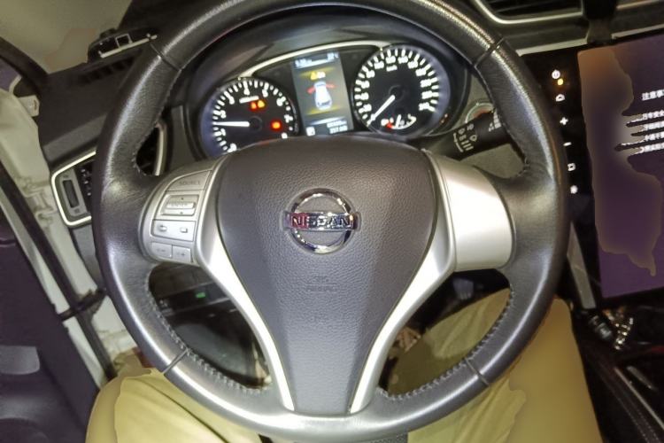 Used Nissan X-Trail 2015 2.0L CVT Comfort MAX Edition 2WD Steering Wheel