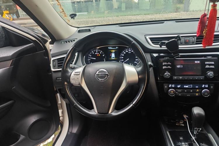 Used Nissan X-Trail 2015 2.0L CVT Comfort MAX Edition 2WD Steering Wheel