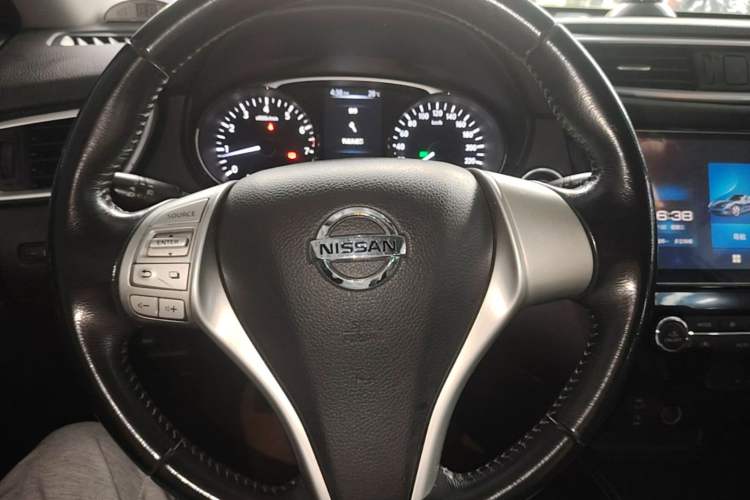 Used Nissan X-Trail 2015 2.0L CVT Comfort MAX Edition 2WD Steering Wheel