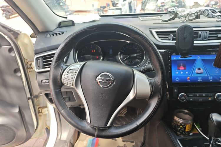 Used Nissan X-Trail 2015 2.0L CVT Comfort MAX Edition 2WD Steering Wheel
