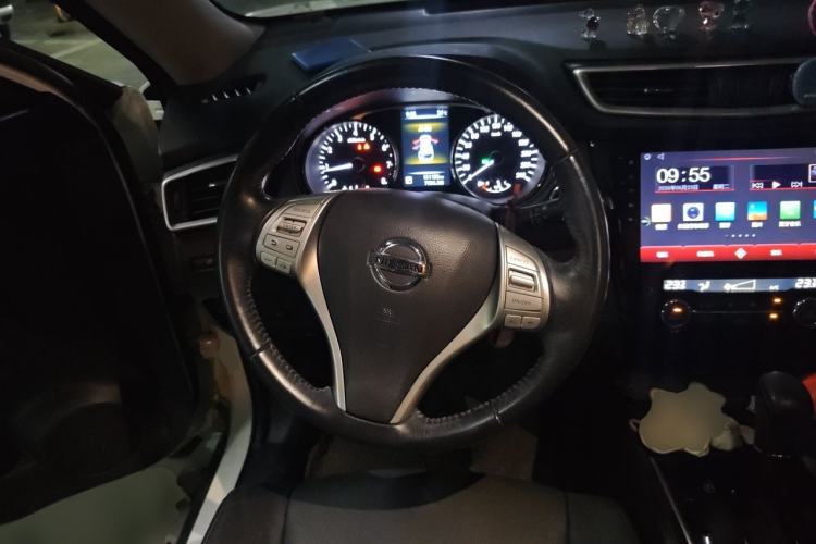 Used Nissan X-Trail 2015 2.0L CVT Comfort MAX Edition 2WD Steering Wheel