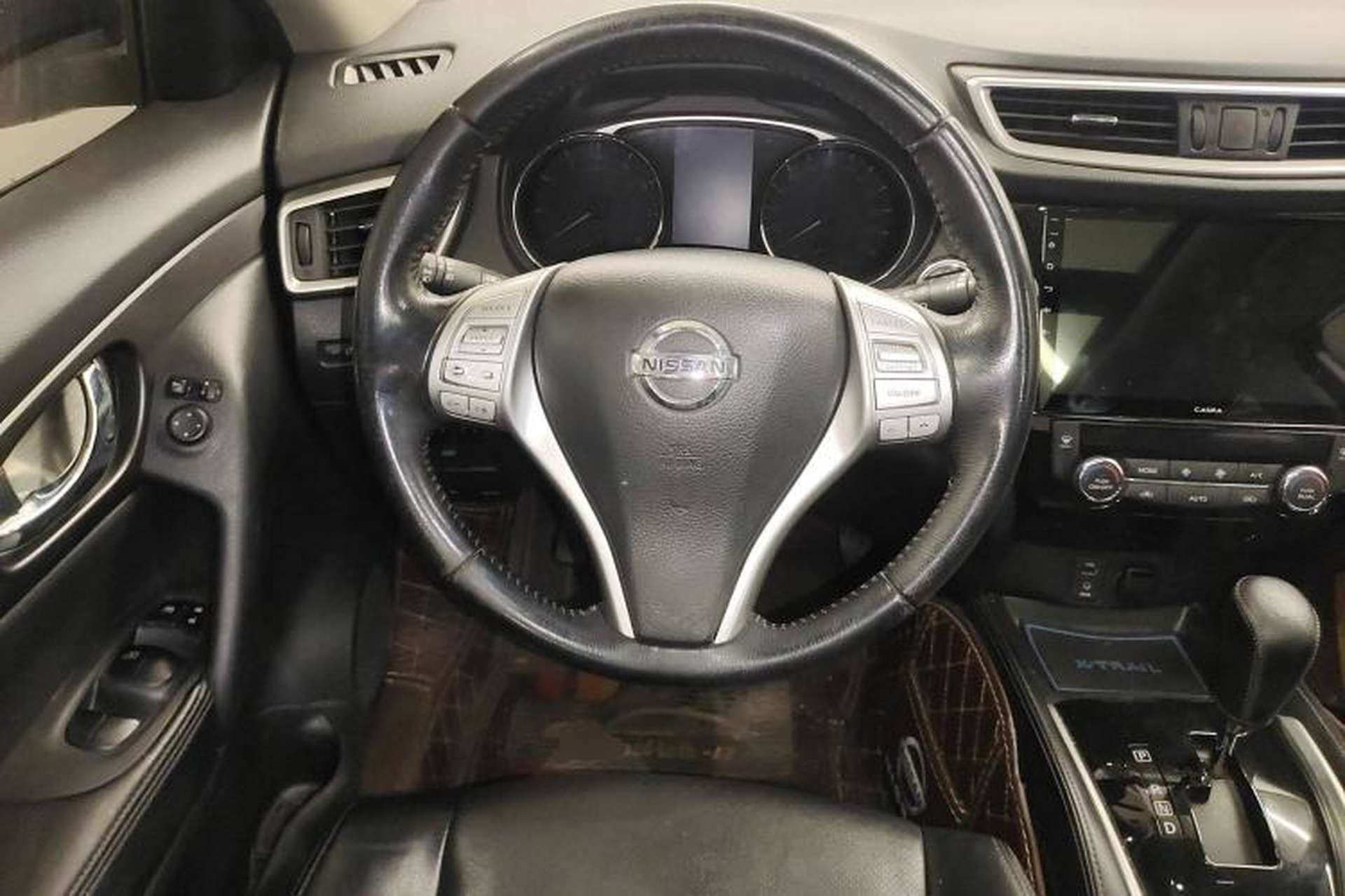 Used Nissan X-Trail 2015 2.0L CVT Comfort MAX Edition 2WD Steering Wheel