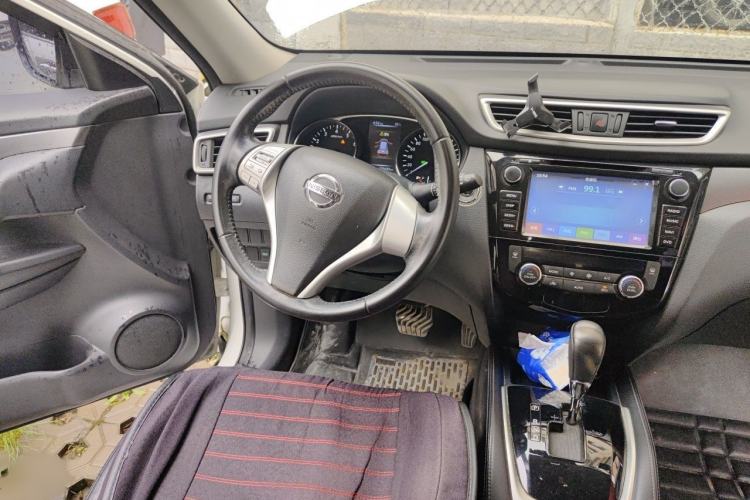 Used Nissan X-Trail 2015 2.0L CVT Comfort MAX Edition 2WD Steering Wheel