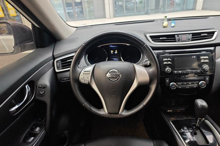 Used Nissan X-Trail 2015 2.0L CVT Comfort MAX Edition 2WD Steering Wheel