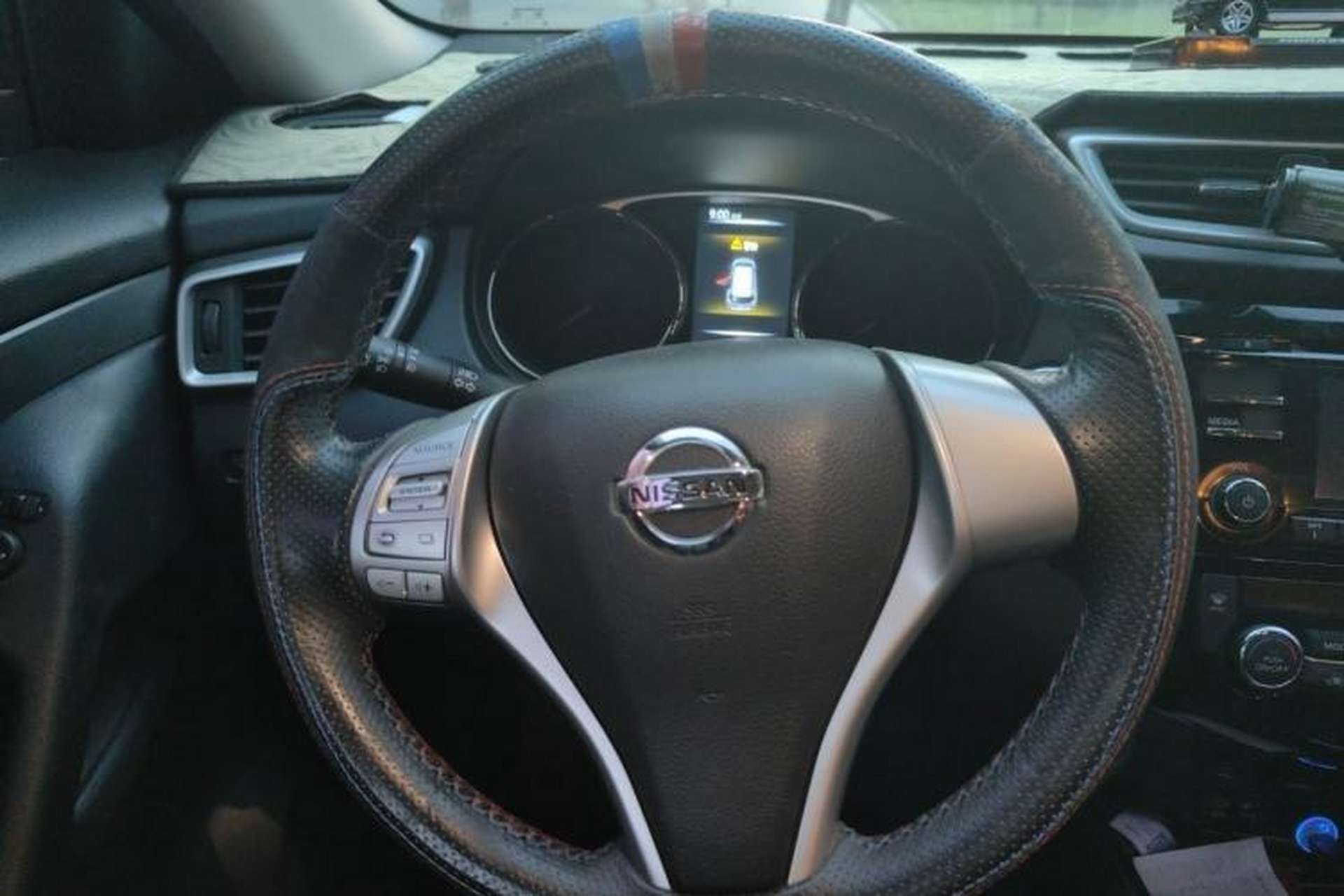 Used Nissan X-Trail 2015 2.0L CVT Comfort MAX Edition 2WD Steering Wheel