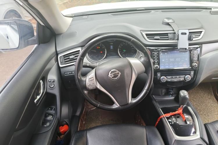 Used Nissan X-Trail 2015 2.0L CVT Comfort MAX Edition 2WD Steering Wheel