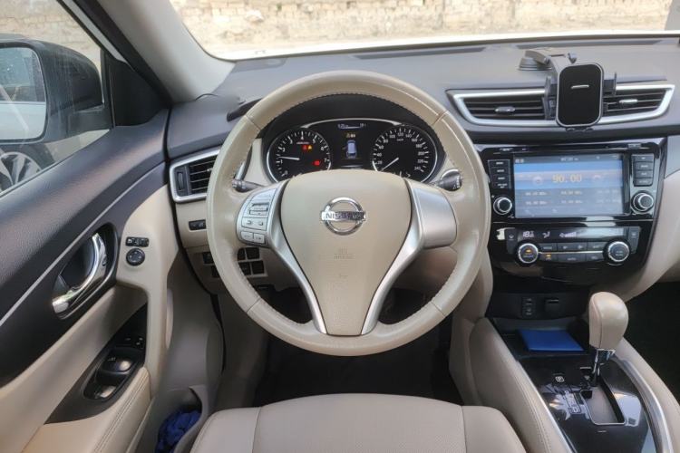 Used Nissan X-Trail 2015 2.0L CVT Comfort MAX Edition 2WD Steering Wheel
