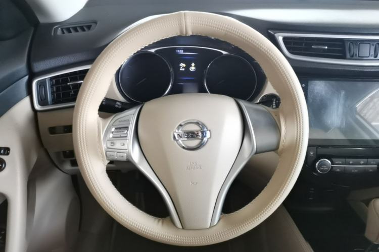 Used Nissan X-Trail 2015 2.0L CVT Comfort MAX Edition 2WD Steering Wheel