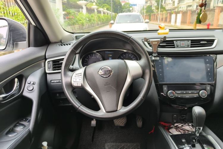 Used Nissan X-Trail 2015 2.0L CVT Comfort MAX Edition 2WD Steering Wheel