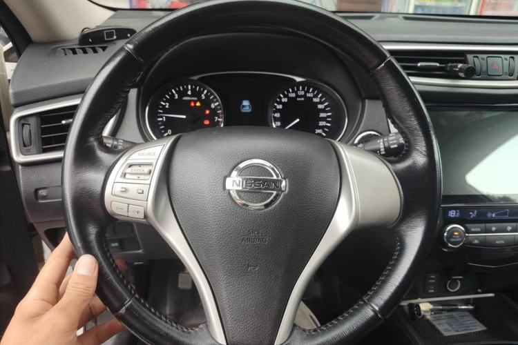 Used Nissan X-Trail 2015 2.0L CVT Comfort MAX Edition 2WD Steering Wheel