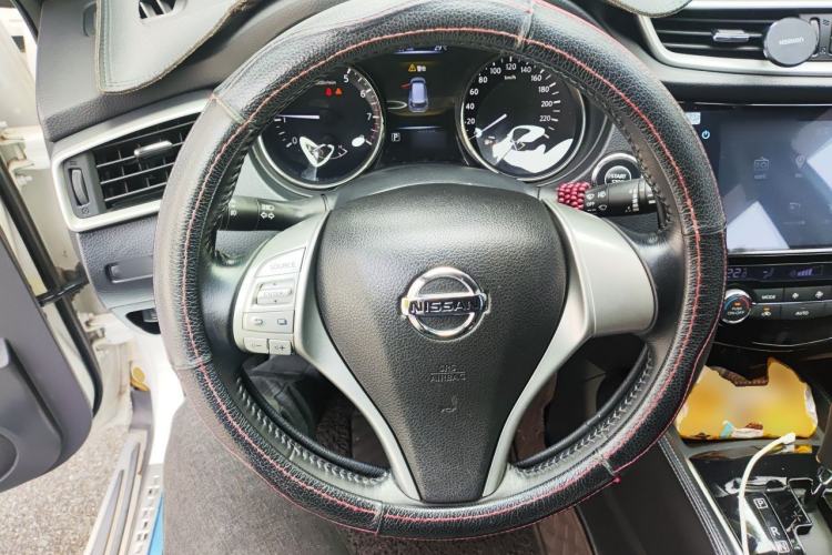 Used Nissan X-Trail 2015 2.0L CVT Comfort MAX Edition 2WD Steering Wheel