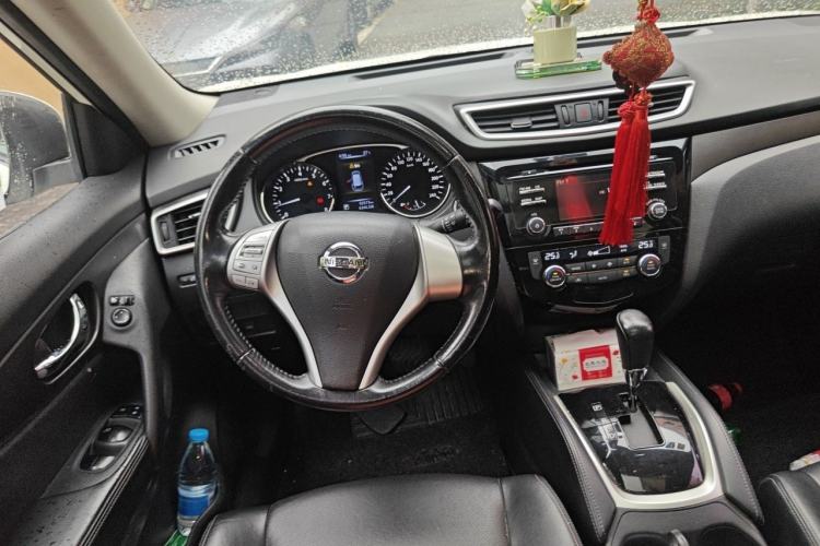 Used Nissan X-Trail 2015 2.0L CVT Comfort MAX Edition 2WD Steering Wheel