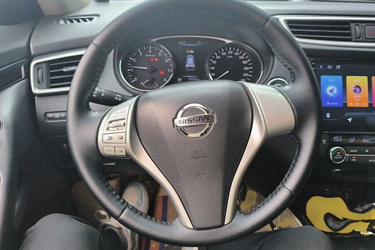 Used Nissan X-Trail 2015 2.0L CVT Comfort MAX Edition 2WD Steering Wheel