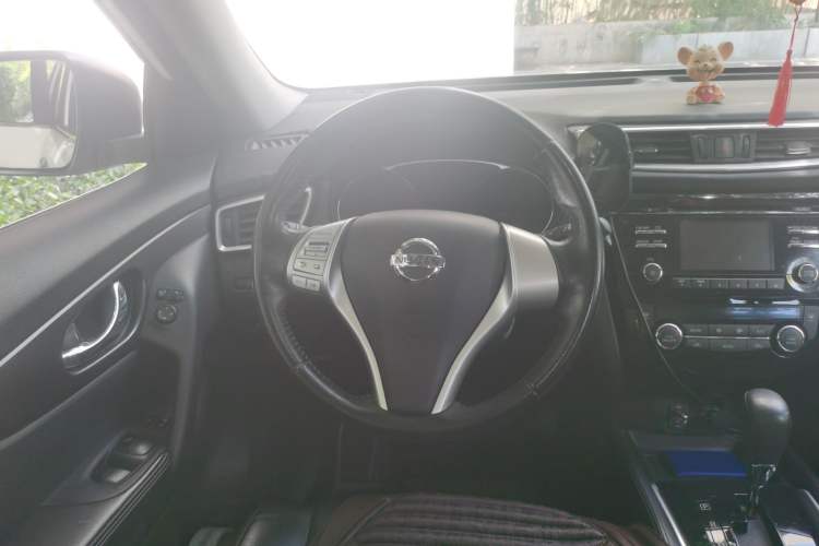 Used Nissan X-Trail 2015 2.0L CVT Comfort MAX Edition 2WD Steering Wheel